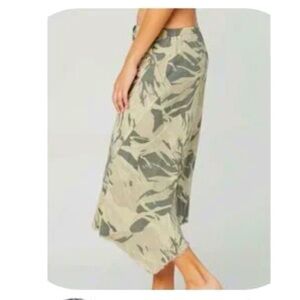 XCVI Women’s Stretch Equinox Camo Twill Midi Skirt
